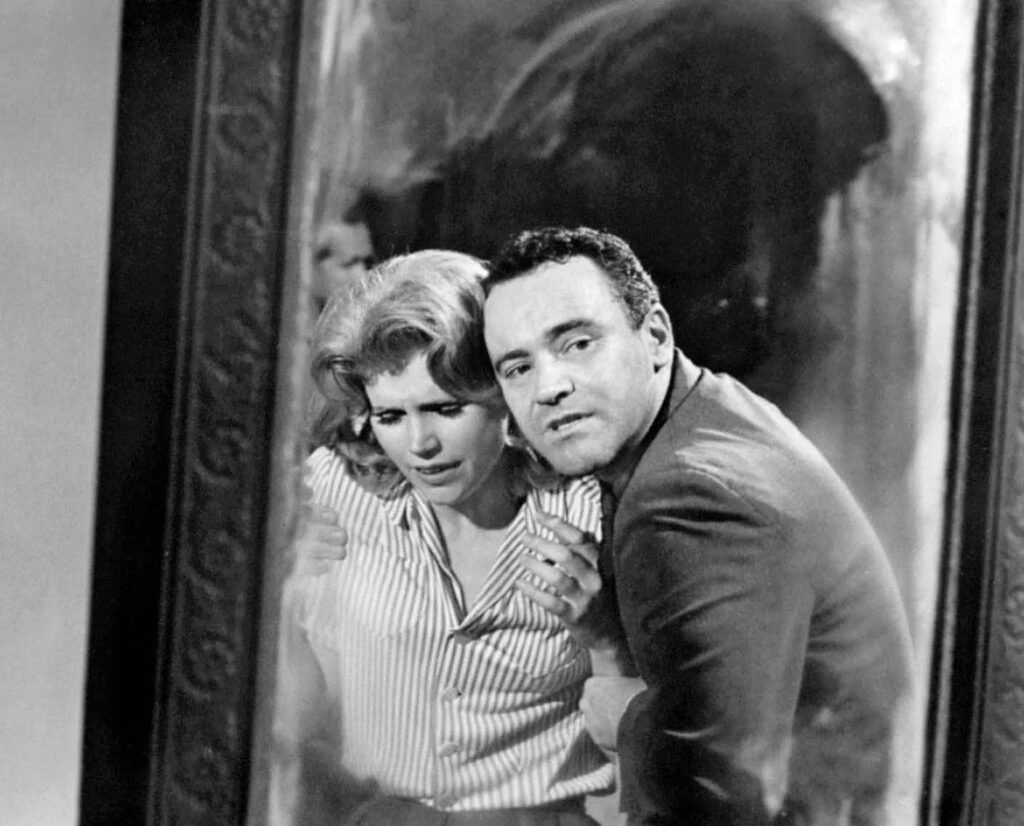 Jack Lemmon & Lee Remick looking at the mirror